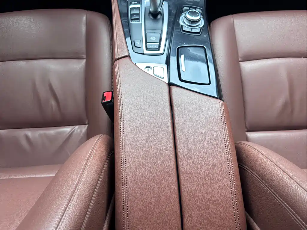 BMW 5 Series 2015 — фото 13