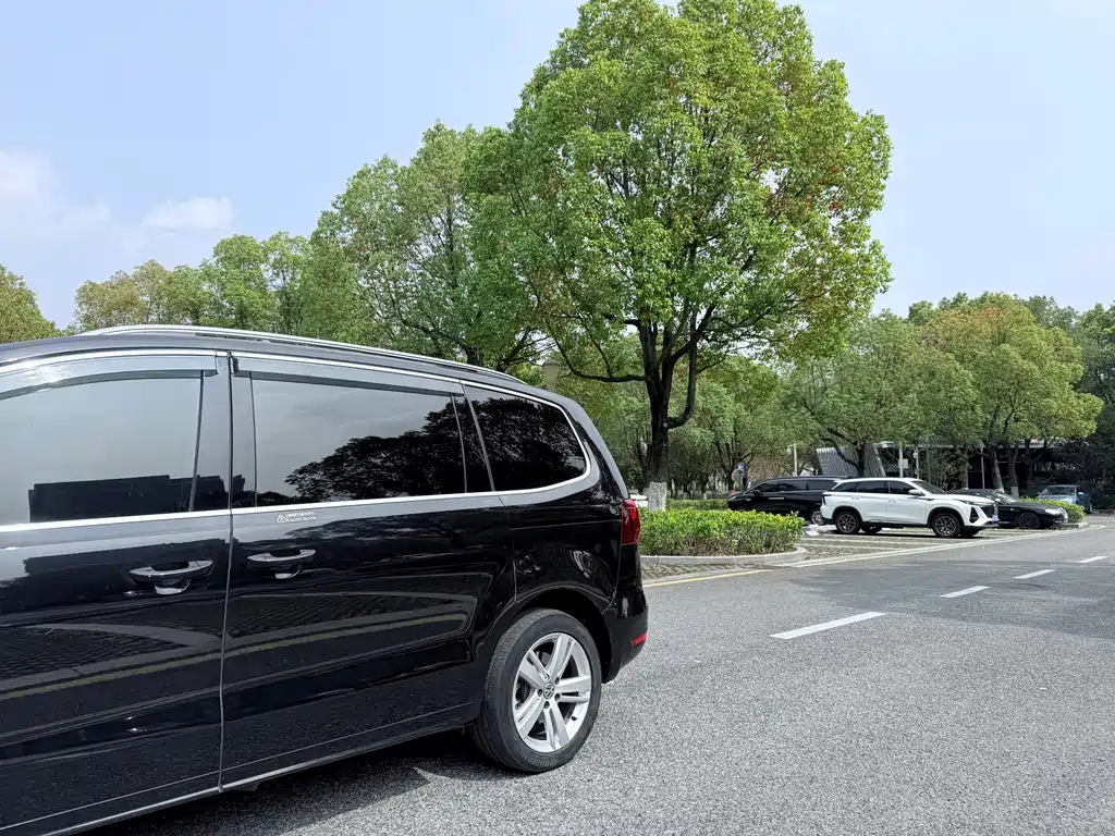 Volkswagen Sharan 2017 — фото 16