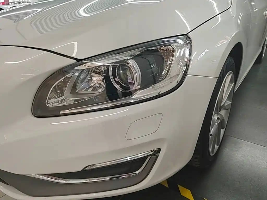 Volvo S60 2017 — фото 24
