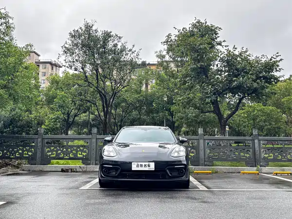 Porsche Panamera 2023
