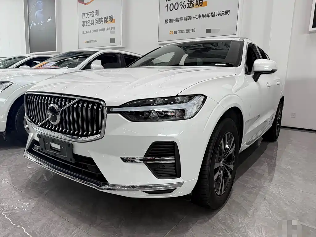 Volvo XC60 2023 — фото 1