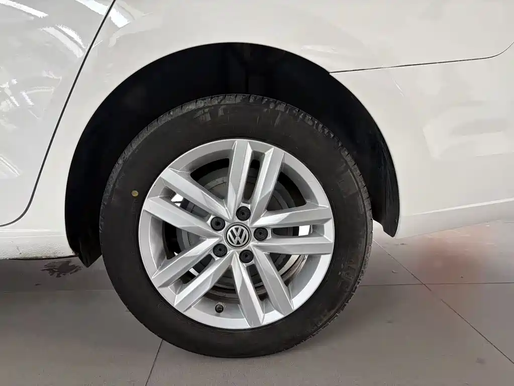 Volkswagen Jetta 2017 — фото 15