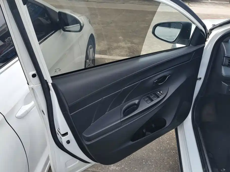 Toyota Yaris L 2020