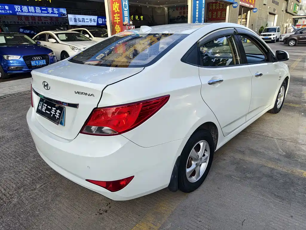 Hyundai Accent 2015 — фото 10