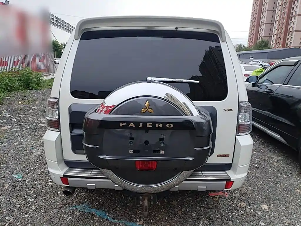 Mitsubishi Pajero 2018
