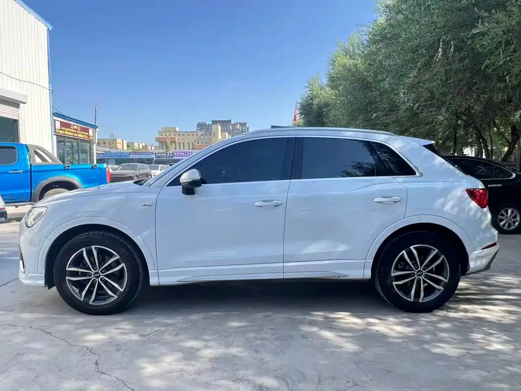 Audi Q3 2021 — фото 14