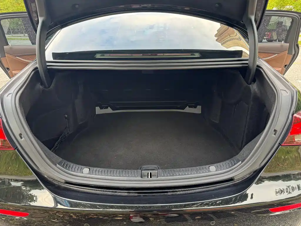 Mercedes-Benz E-Class 2022 — фото 13