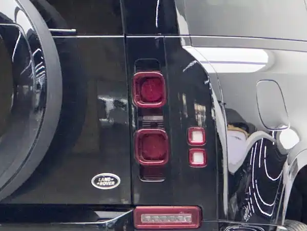 Land Rover Defender 2026