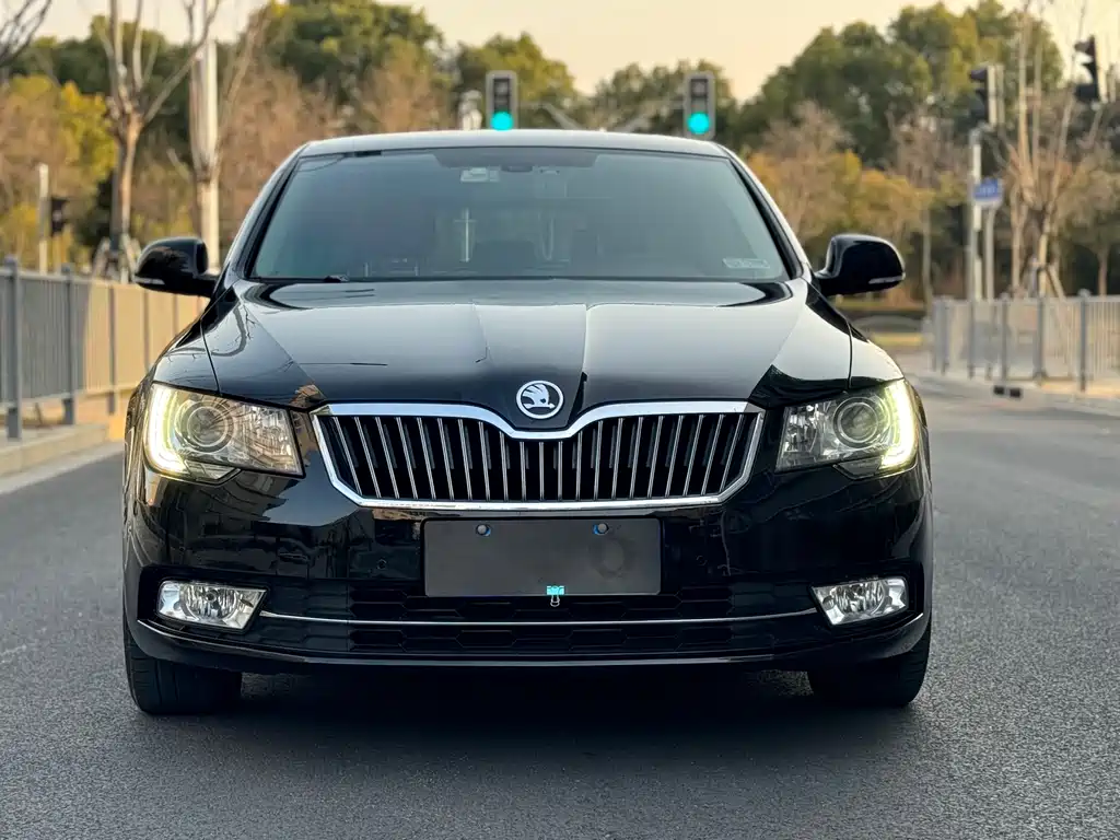 Skoda Superb 2013 — фото 2