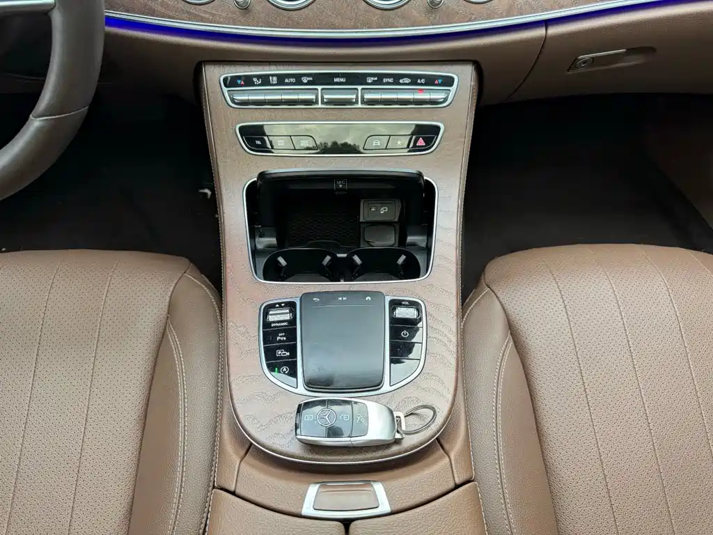 Mercedes-Benz E-Class 2022 — фото 16