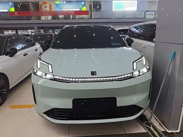 Lynk & Co 08 EM-P 2024