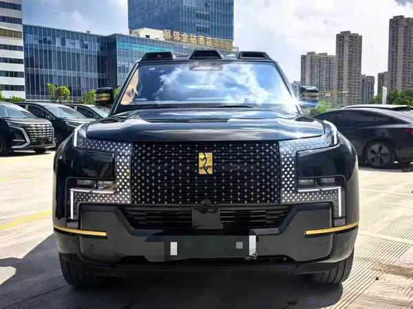 Yangwang U8 L 2025