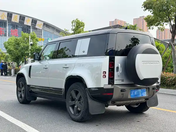 Land Rover Defender 2021