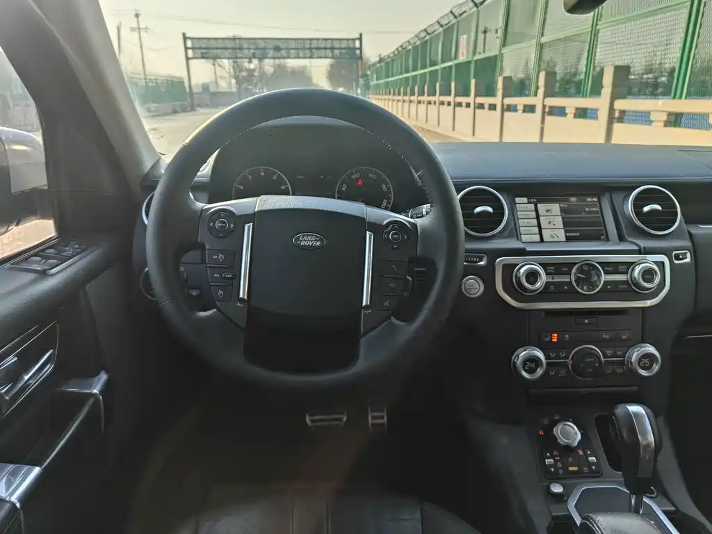 Land Rover Discovery 2012 — фото 13