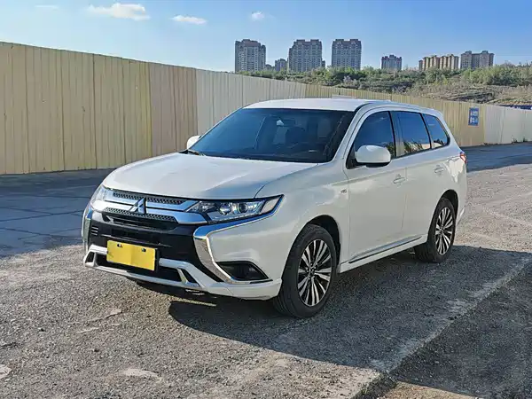 Mitsubishi Outlander 2023