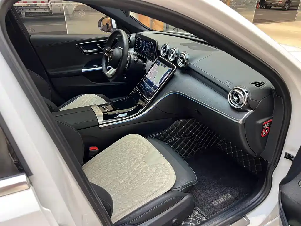 Mercedes-Benz C-Class 2023 — фото 9