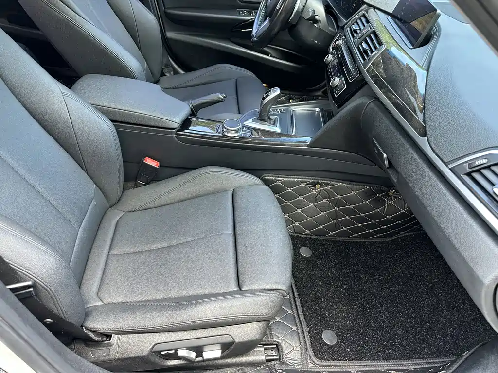BMW 3 Series 2017 — фото 14