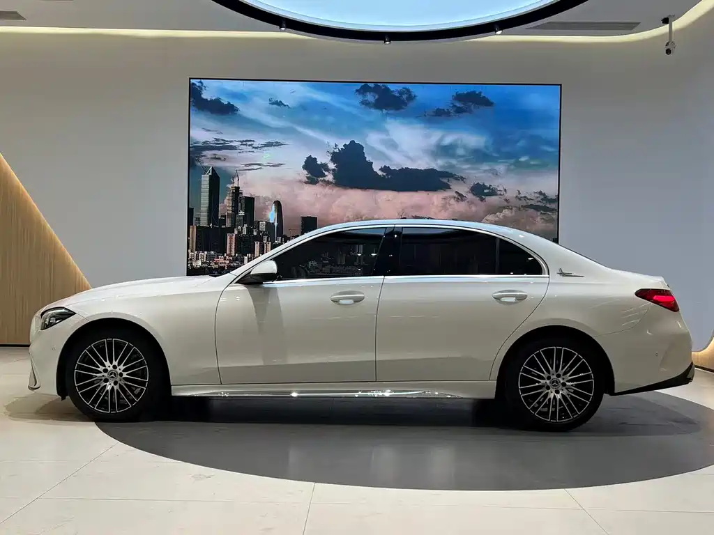 Mercedes-Benz C-Class 2023 — фото 3