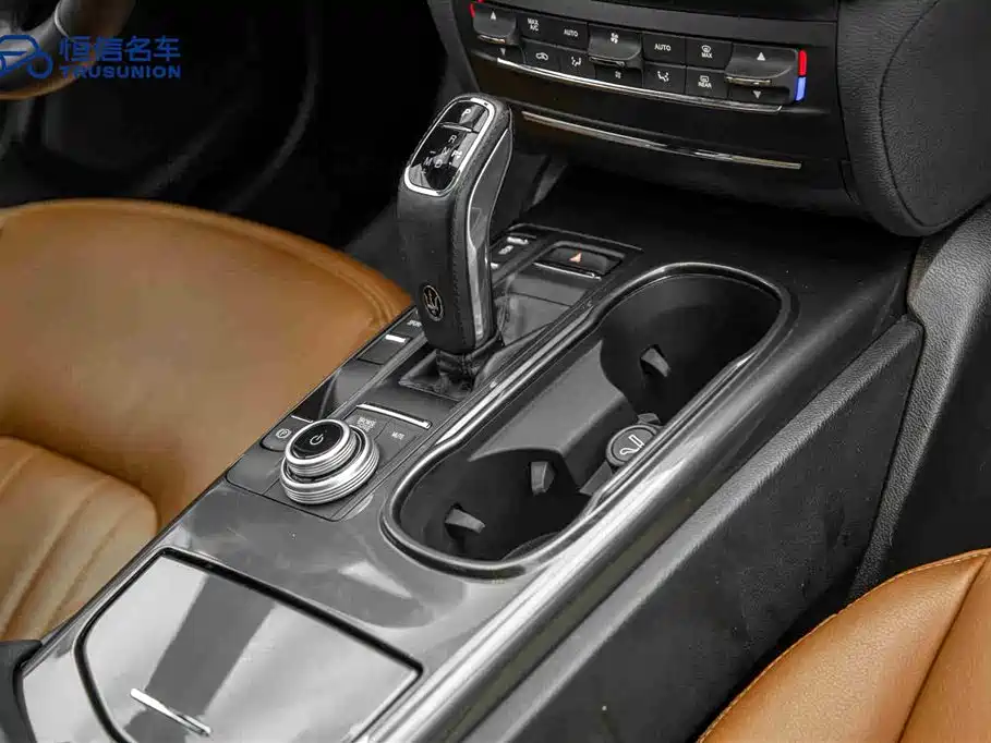 Maserati Ghibli 2021 — фото 19