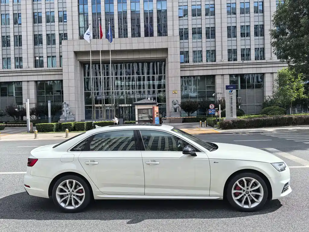 Audi A4L 2018
