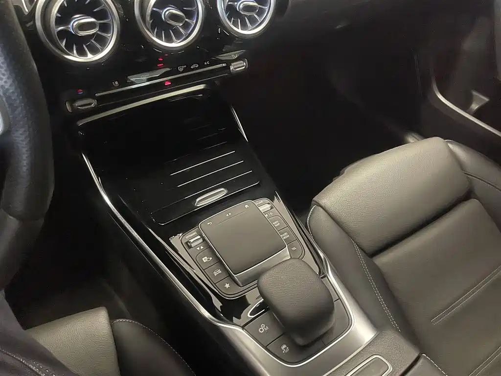 Mercedes-Benz A-Class AMG 2021 — фото 25