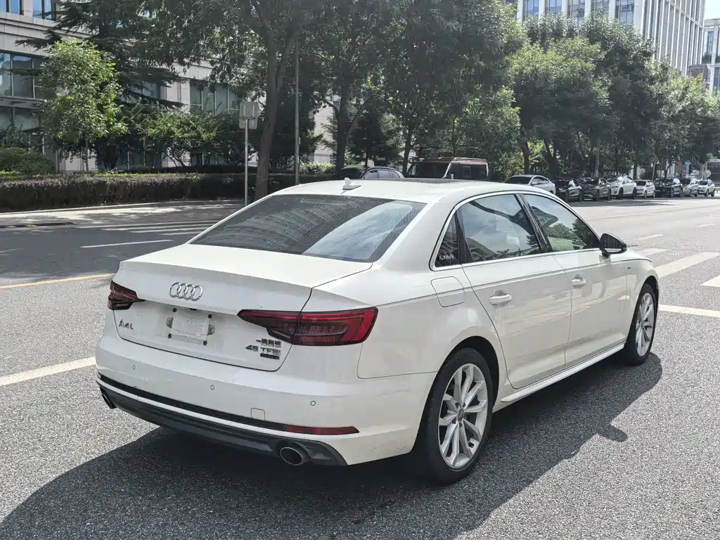 Audi A4L 2018
