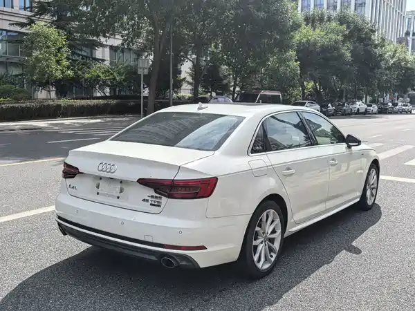 Audi A4L 2018