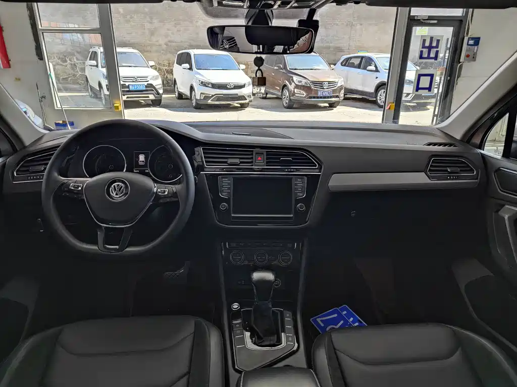 Volkswagen Tiguan L 2018 — фото 6