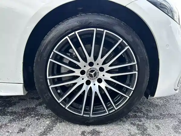 Mercedes-Benz C-Class 2024