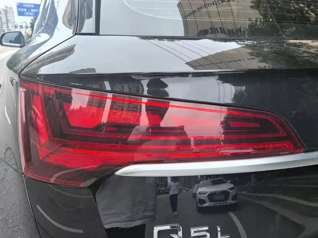 Audi Q5L 2023 — фото 7