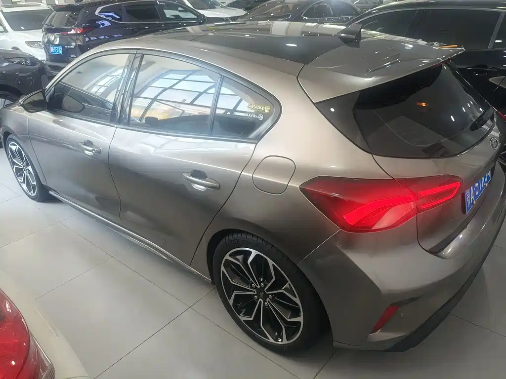 Ford Focus 2020 — фото 10