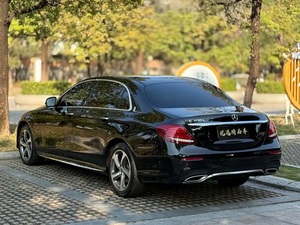 Mercedes-Benz E-Class 2019 — фото 19