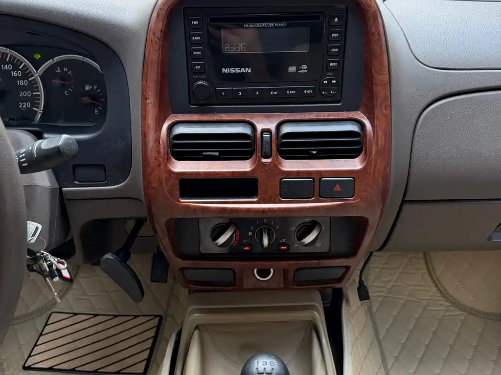 Nissan ZN Van 2015 — фото 14