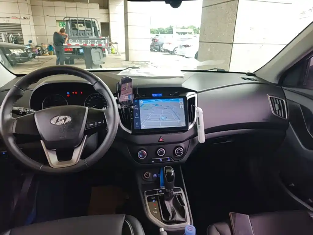 Hyundai ix25 2017 — фото 10