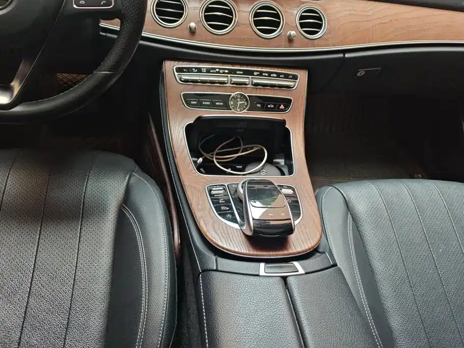 Mercedes-Benz E-Class 2018 — фото 16