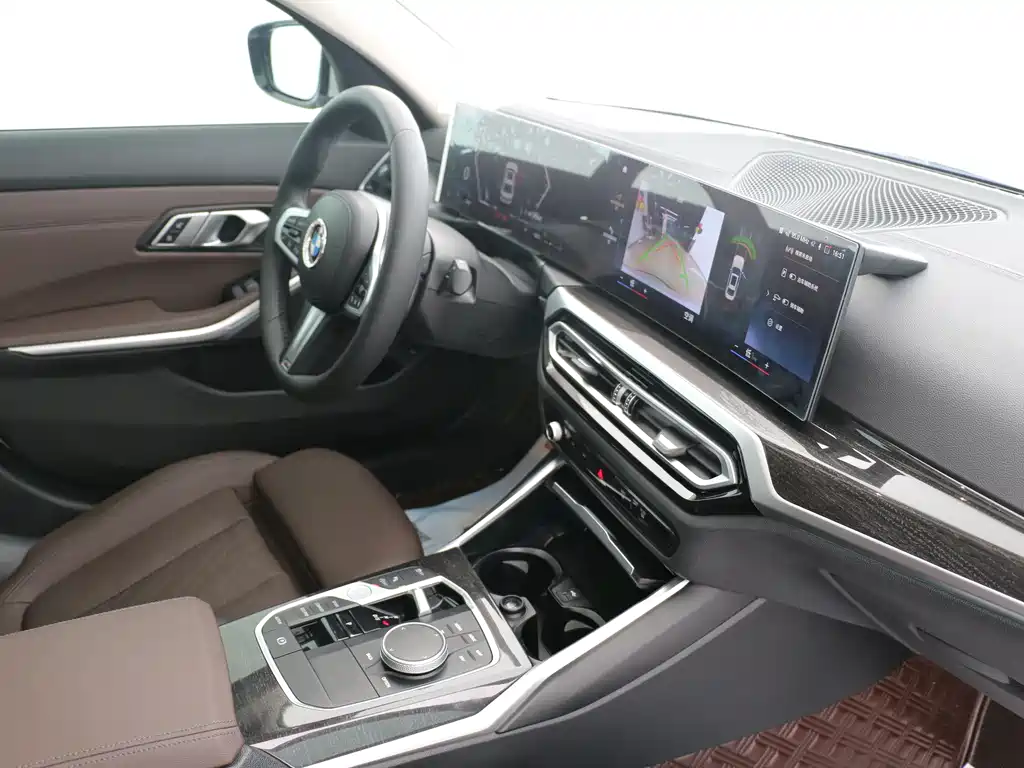 BMW 3 Series 2023 — фото 14
