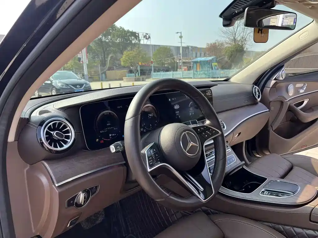 Mercedes-Benz E-Class 2022 — фото 12