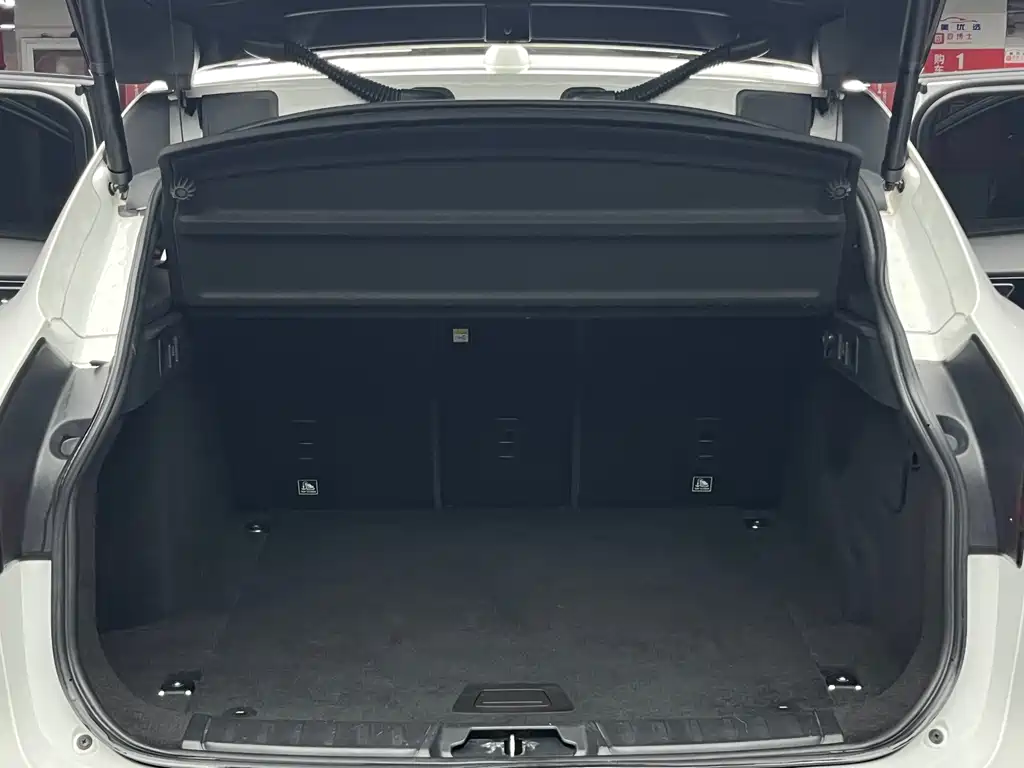 Jaguar F-PACE 2017 — фото 27