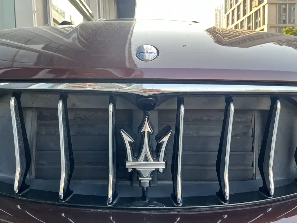 Maserati Levante 2017 — фото 14