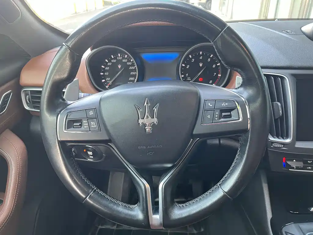Maserati Levante 2017 — фото 9