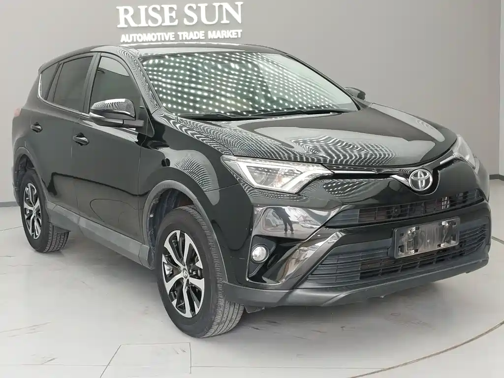 Toyota RAV4 2017 — фото 3