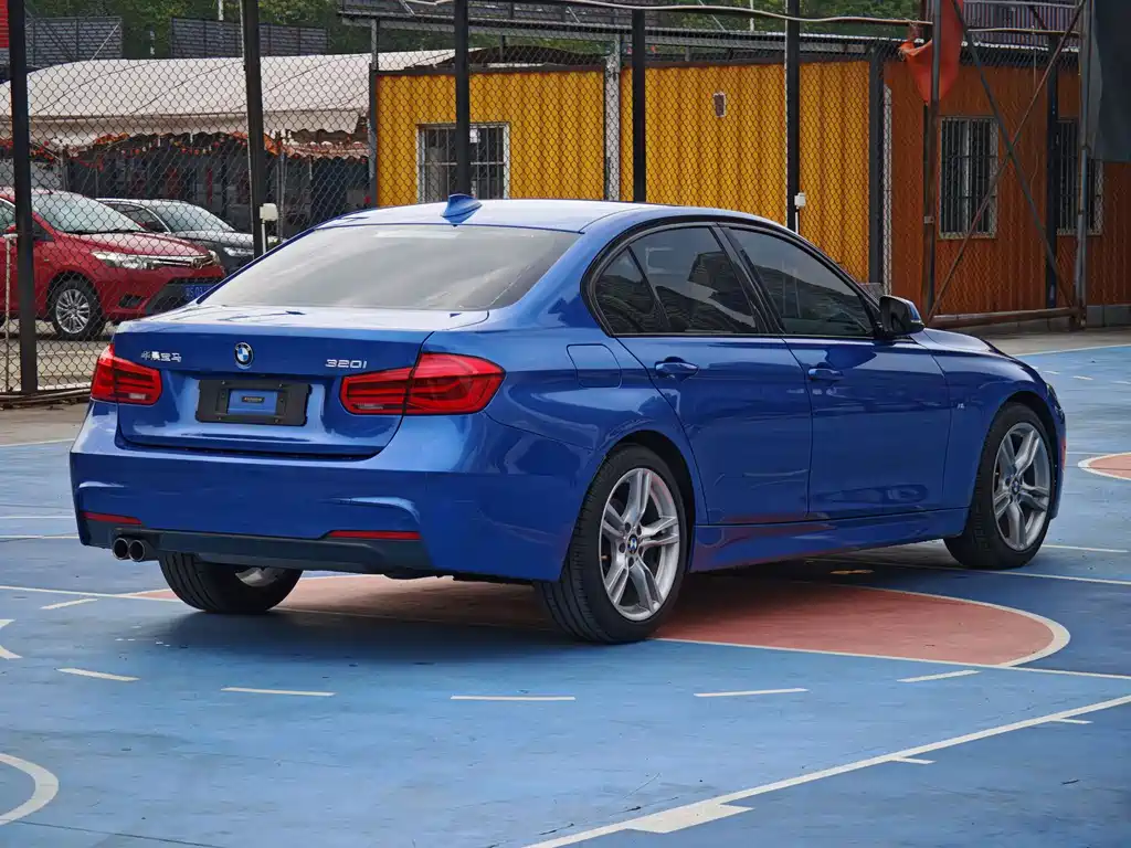 BMW 3 Series 2017 — фото 19