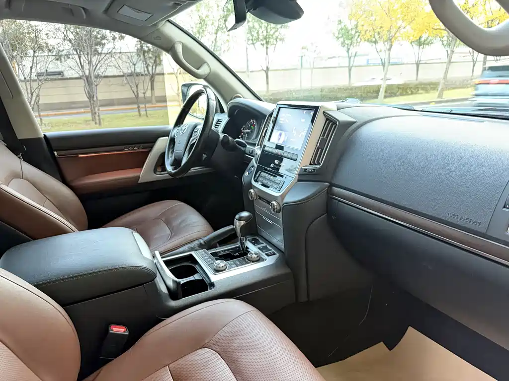 Toyota Land Cruiser 2019 — фото 9