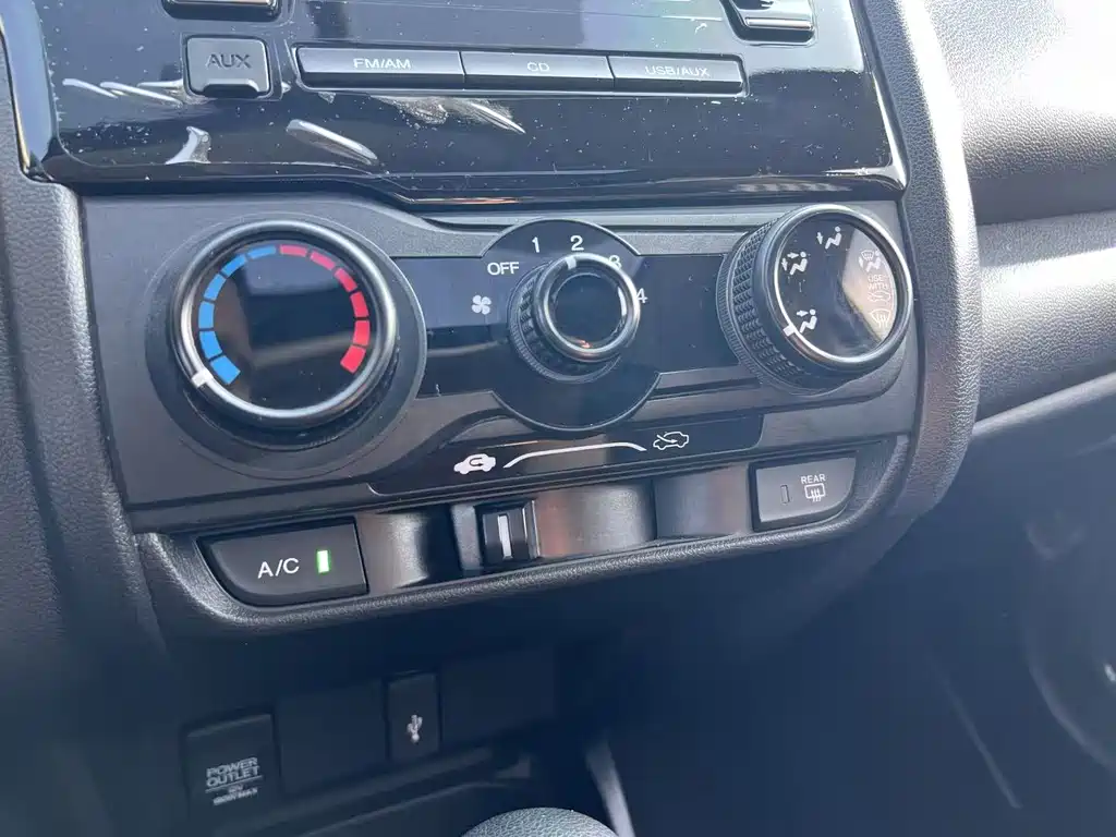 Honda Fit 2016 — фото 10
