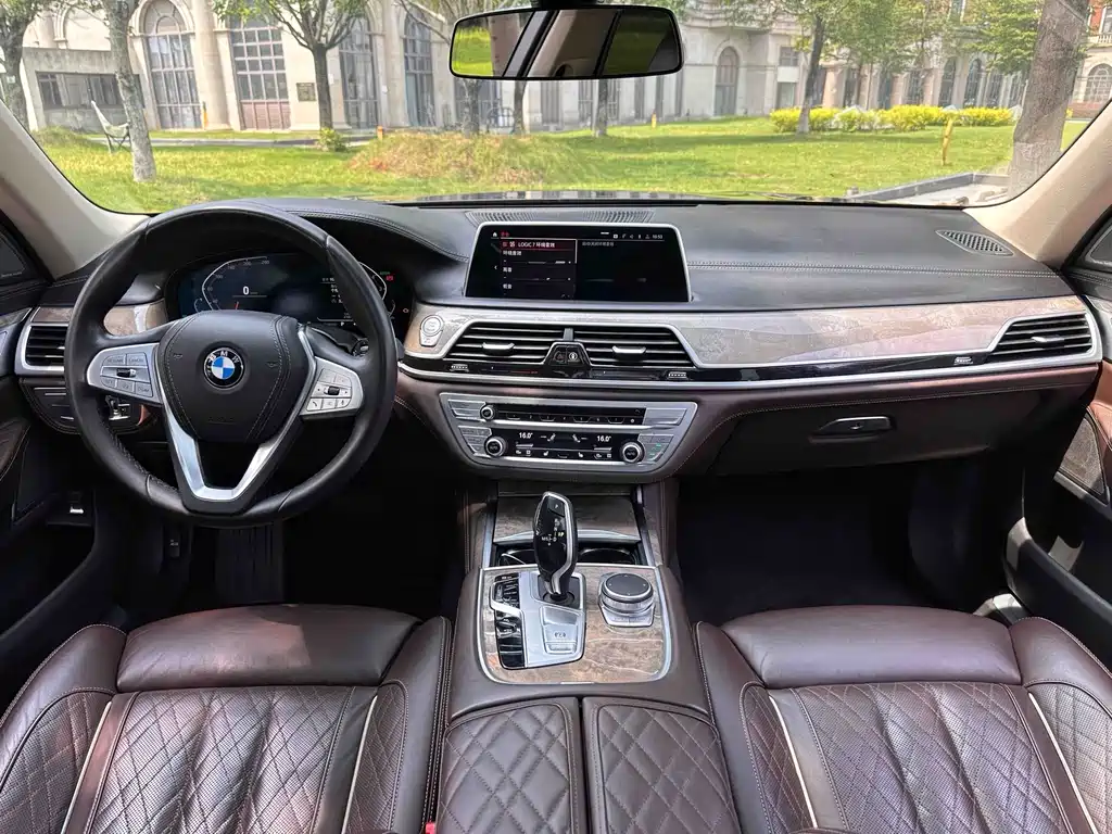 BMW 7 Series 2021 — фото 20