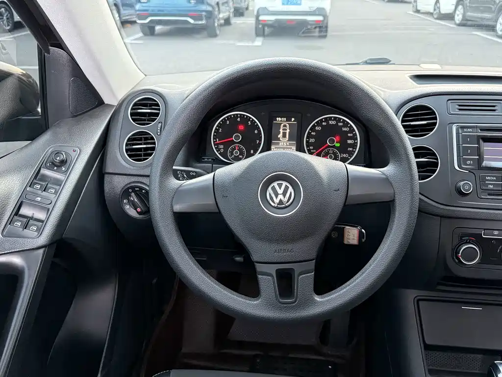 Volkswagen Tiguan 2016 — фото 10