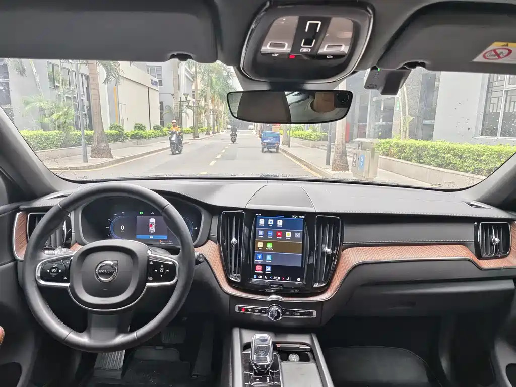 Volvo XC60 PHEV 2023 — фото 7