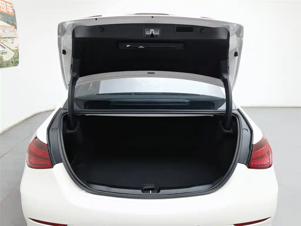 Mercedes-Benz C-Class 2023 — фото 16