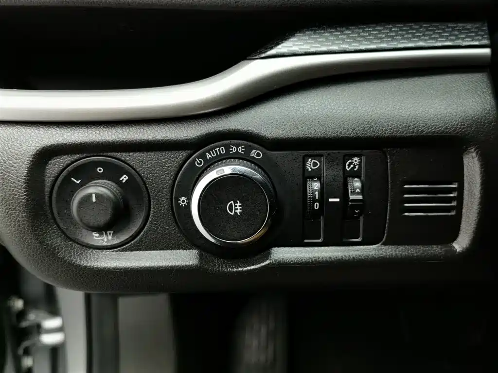 Buick Excelle 2018 — фото 21