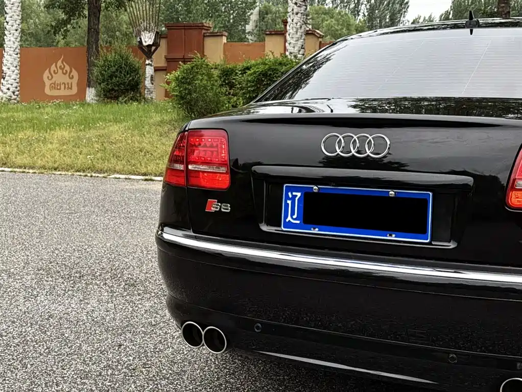 Audi S8 2010 — фото 9